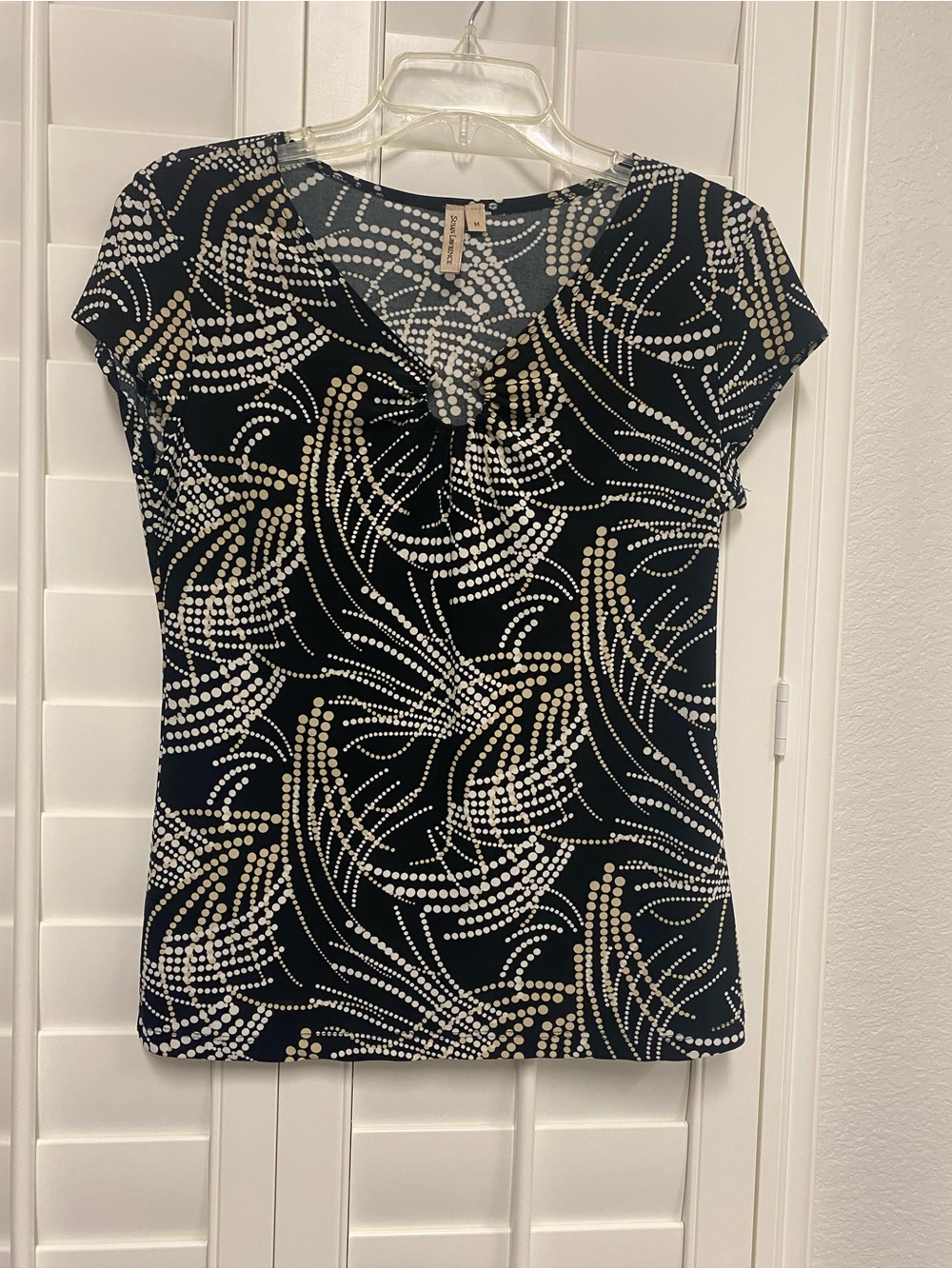 Susan Lawrence Black V-Neck Tee with Cream Dot Swirl